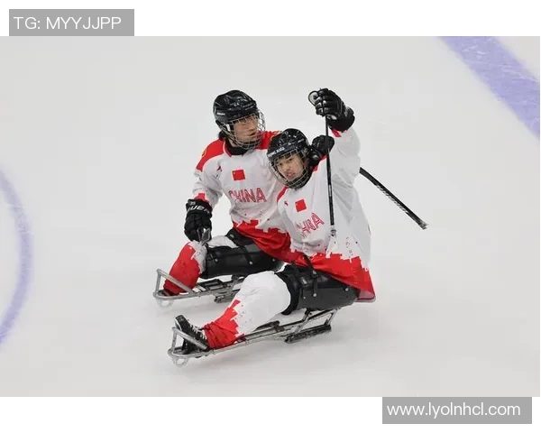 我国残奥冰球队在2025年四国邀请赛上勇夺铜牌