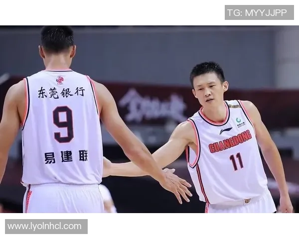 永远是典范!周鹏泄漏易建联近况 身段办理特别棒